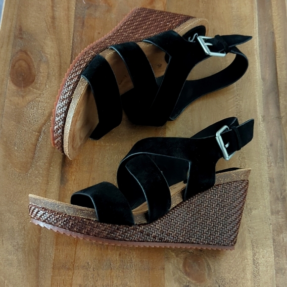 🆕🌿SOFFT SUEDE PLATFORM SANDALS 🌿 - Picture 7 of 7